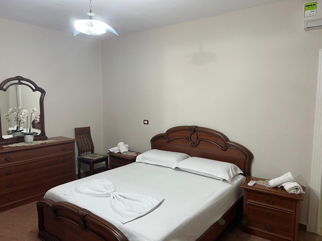 Apartament me qera 2+1+2 Rruga Kajo Karafili