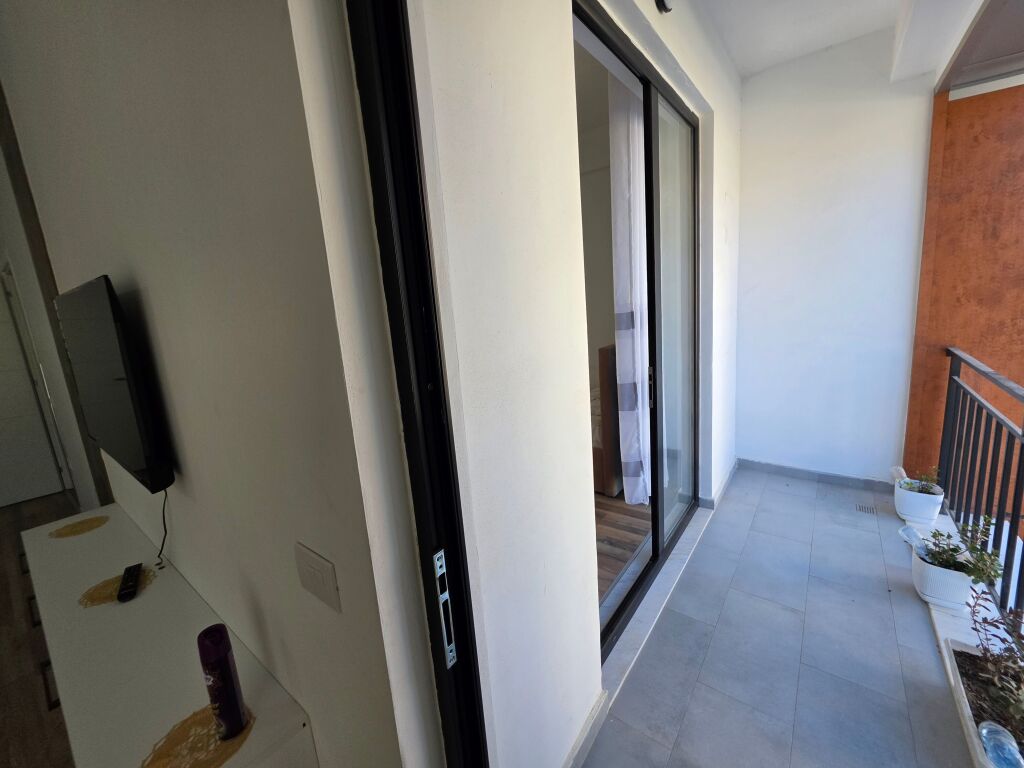 🏡 Apartament 2+1 me qera  📍Astir, Kompleksi Urban Gate  💰 Çmimi: 50.000 Lekë / Muaj (administrimi i përfshirë)  
