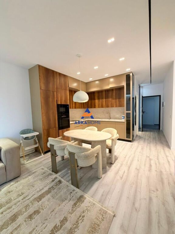 JEPET APARTAMENT 2+1+BALLKON ME QERA "5 MAJ, REIDENCA EMERALD" 1000 EURO