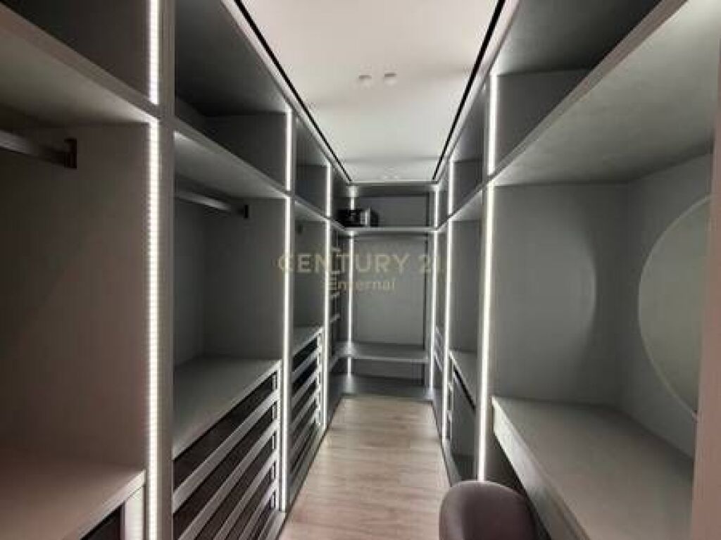 Apartament 3+1+2poste parkimi tek Nobis per Qira