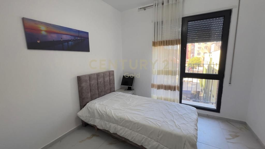 APARTMENT FOR RENT + PARKING SPACE AT THE ELECTRIC MARKET!!