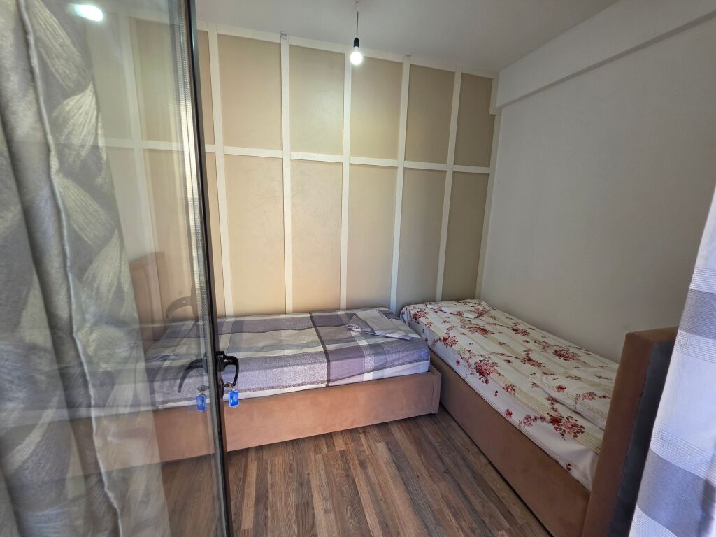 🏡 Apartament 2+1 me qera  📍Astir, Kompleksi Urban Gate  💰 Çmimi: 50.000 Lekë / Muaj (administrimi i përfshirë)  