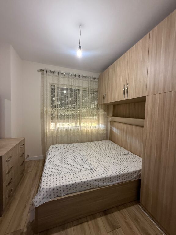 Appartamento in affitto 2+1 nella zona di Astiri vicino a Villa L 55000 leke