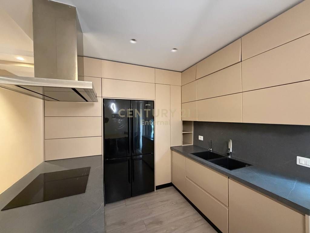 Apartament 3+1+2poste parkimi tek Nobis per Qira 3,300 € /Muaj 300,000 Lekë /Muaj