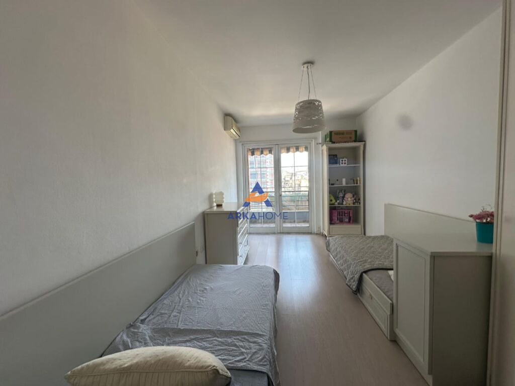 JEPET ME QERA APARTAMENT 2+1+BALLKON "TE KOMPLEKSI KIKA 1 " 870 EURO