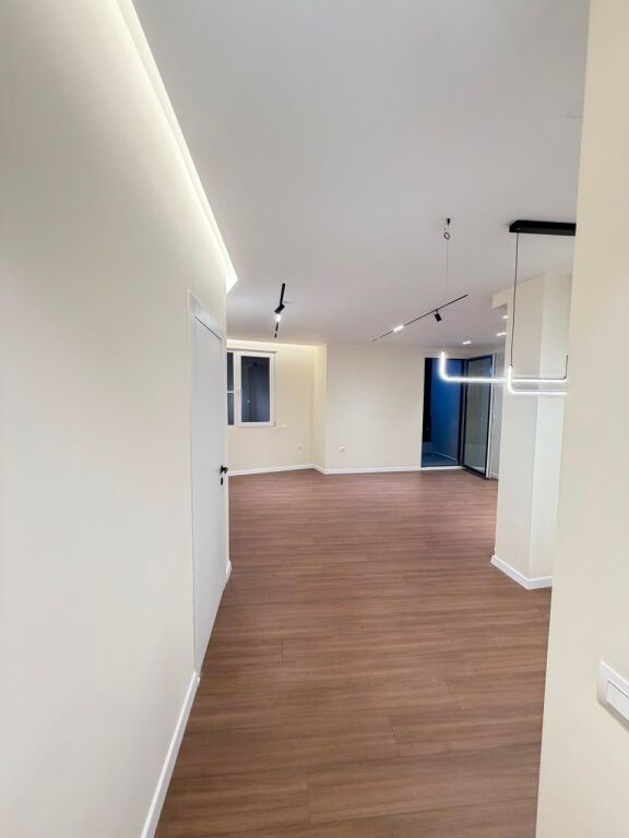 Shitet apartament 2+1 ne zonen e Shkozes prane rrethrrotullimit  ID 5530