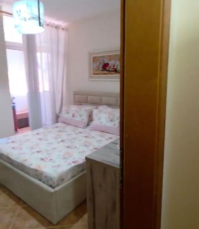 Apartament 1+1 me qira tek Rruga e Kavajes!