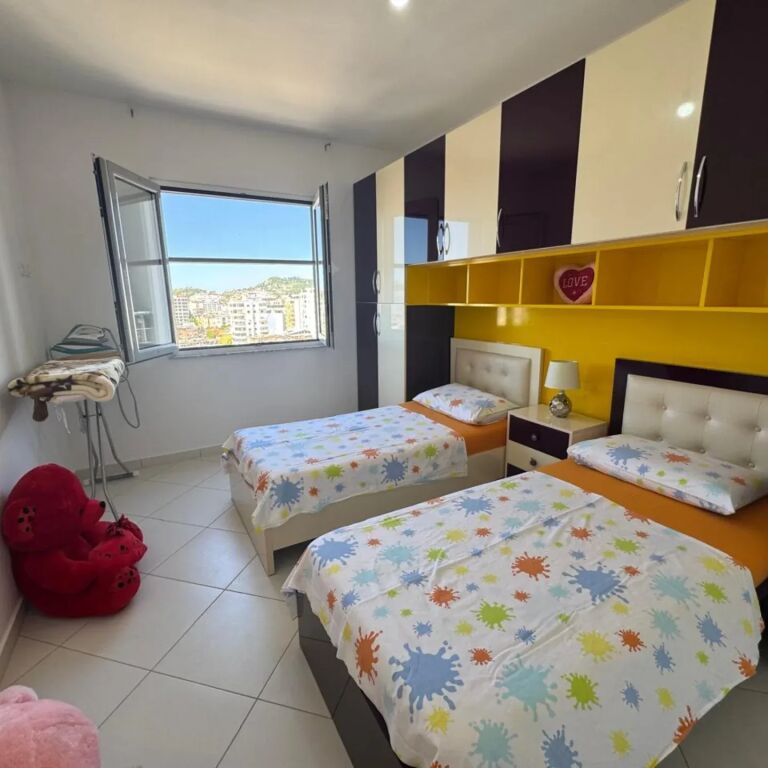 Shitet Apartament 2+1 me pamje deti dhe Garazh te mbyllur 30m2
