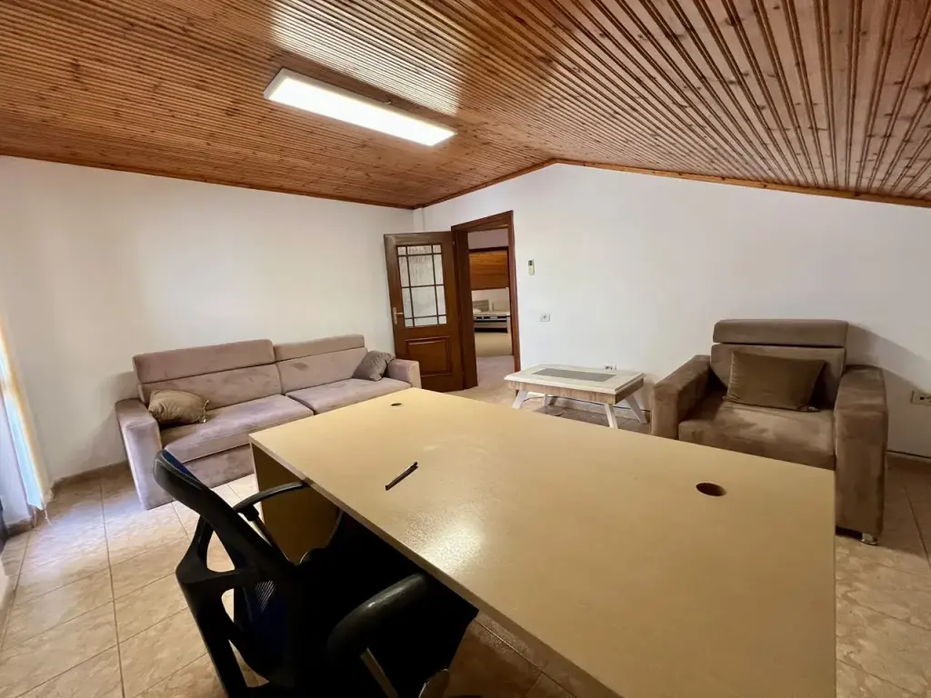 Qira, Papafingo 3+1+Verandë , ”Pazari i Ri”, Tiranë.