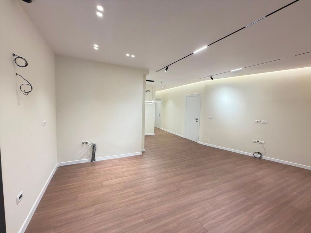 Shitet apartament 2+1 ne zonen e Shkozes prane rrethrrotullimit  ID 5530