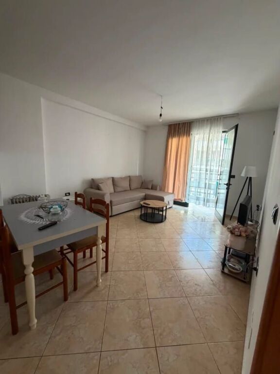 Jepet me qira apartament 1+1
