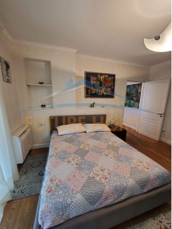Qera, Apartament 2+1+2 , Tek Mozaiku , 21 Dhjetori , Tiranë
