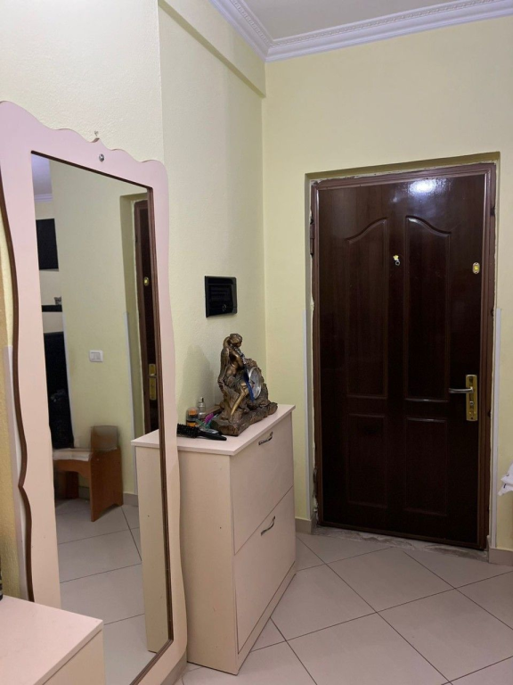 Jepet apartament me qera me aftat te gjate