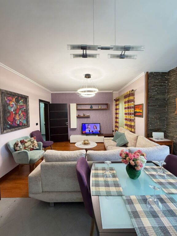Për Qira - Apartament 2+1 - Pranë Air Albania