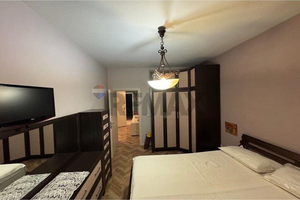 Shitet apartament 2+1+2 tek Zogu i Zi
