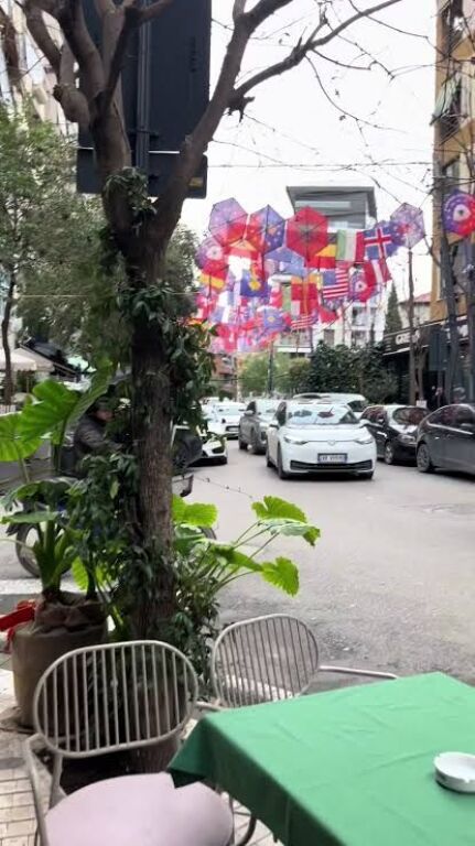 Via E Bogdaneve - Affittasi 1+1 A 5 Minuti Dal Centro Palazzo Con Ascensore