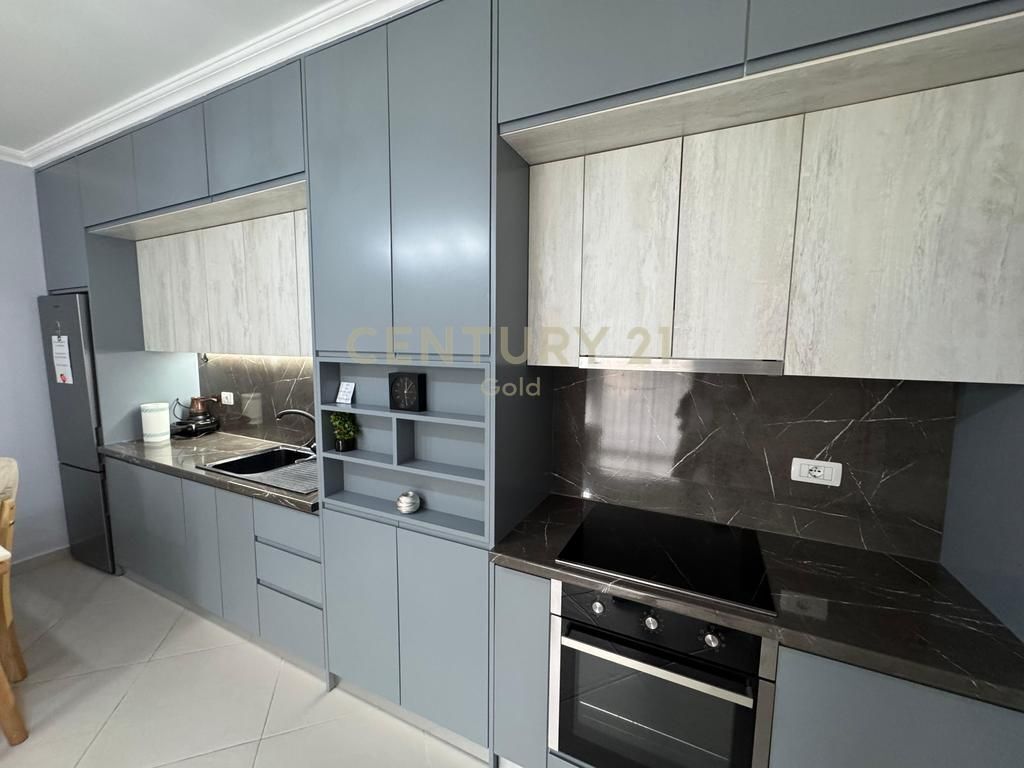 In Affitto Appartamento 1+1+Posto Auto In Via Barrikadave 765 € /Mese 70.000 Lek /Mese