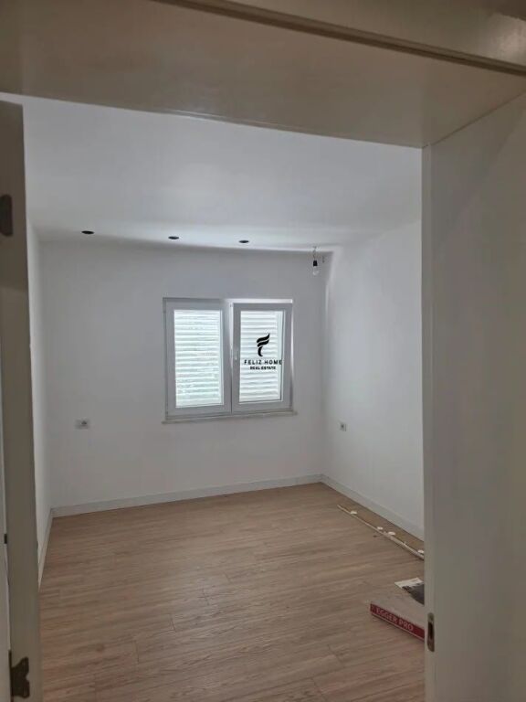 APARTAMENT ME QERA 2+1 RRUGA E KAVAJES 70.000 LEKE FH-92710