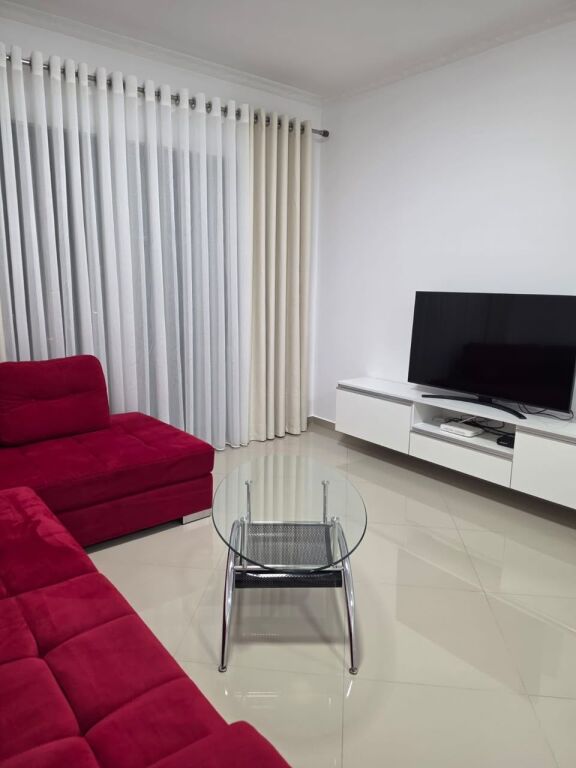 🏡 APPARTAMENTO 1+1 IN AFFITTO – GREEN CITY, ASTIR  📍 Posizione: Green City, Astir 🏢 Piano: 2 🛗 Edificio nuovo con ascensore 🛏️ Tipologia 1+1 💰 Prezzo: 60.000 lek/mese  Appartamento situato in una zona molto richiesta e accessibile.  📞 Per maggiori informazioni o per una visita, contattare privatamente.