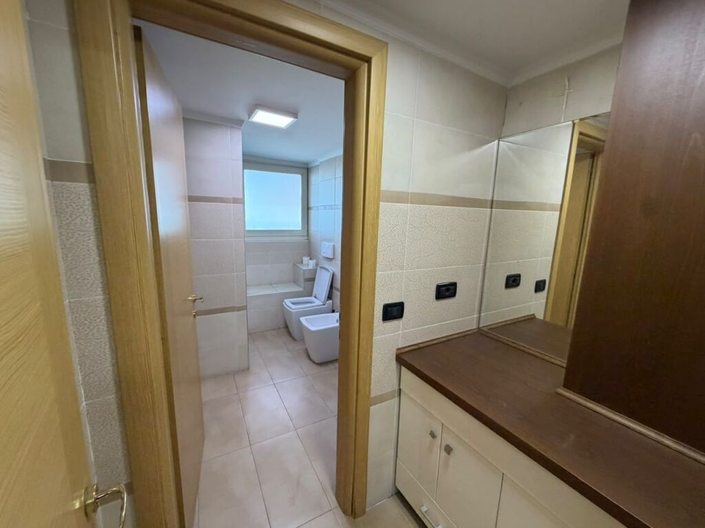 🏢 LOCALE IN AFFITTO IN VIA KAVAJES