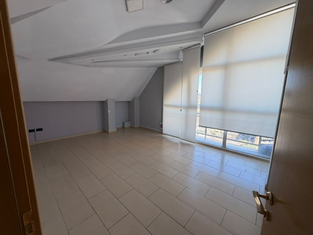 🏢 LOCALE IN AFFITTO IN VIA KAVAJES