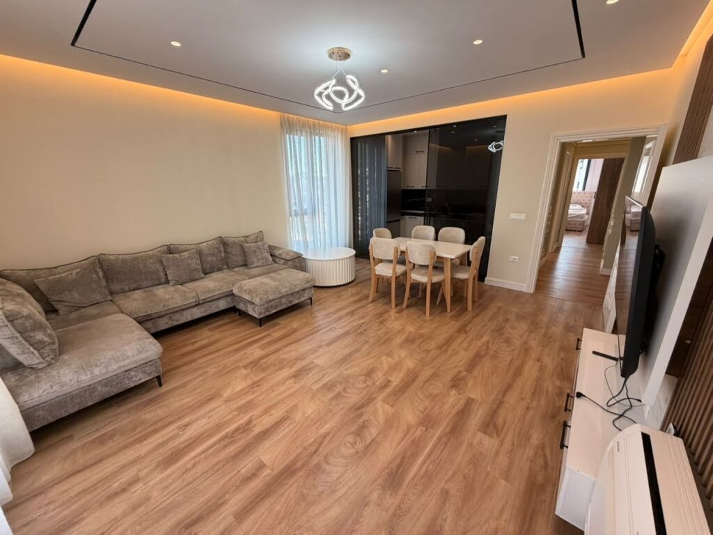 Jepet me qera 3+1+2  Adresa : Porcelan Kompleksi Erli  Kati 6  E mobiluar  Cmimi 1000€
