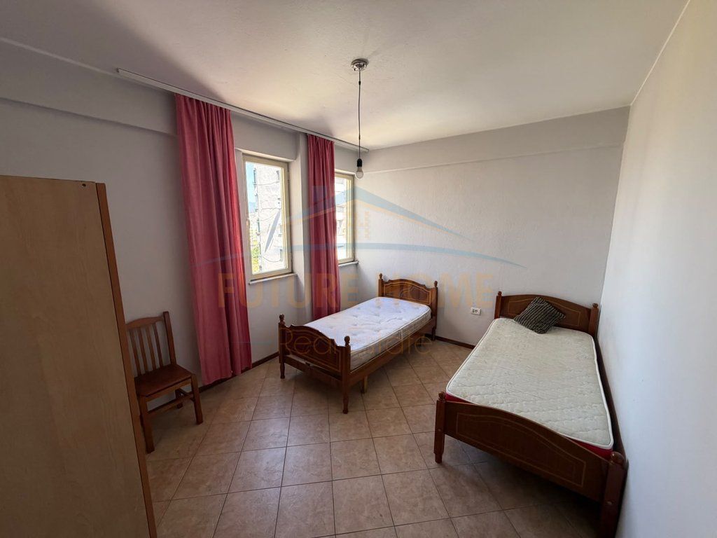 Qira, Apartament 2+1+2, Bulevardi Zogu I, Tiranë.