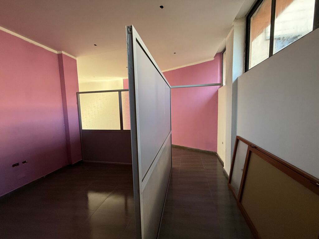 Ambiente ideale per negozio, magazzino o ufficio nel centro di Tirana