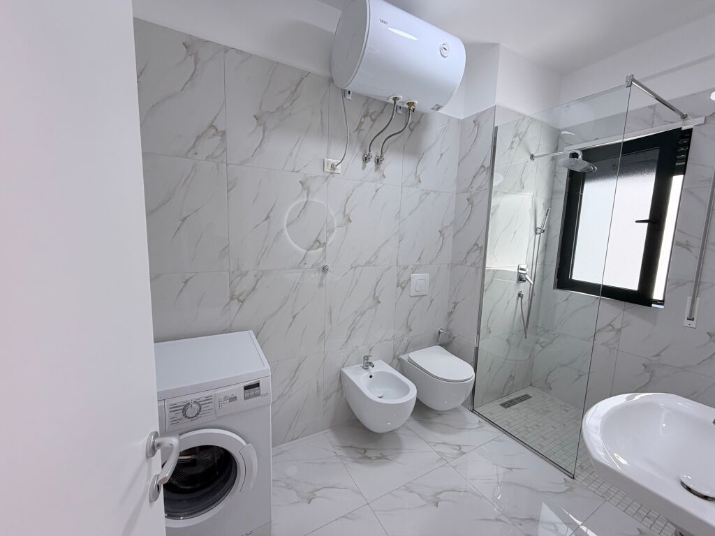 🏡 FOR RENT APARTMENT 1+1 – GREEN CITY, ASTIR  📍 Location: Green City, Astir 🏢 Floor: 2 🛗 New building with elevator 🛏️ Typology 1+1 💰 Price: 55,000 lek/month  Apartment located in a highly sought and accessible area.  📞 For more information or for a visit, contact privately.