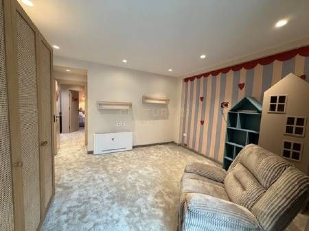Apartament 3+1+2poste parkimi tek Nobis per Qira