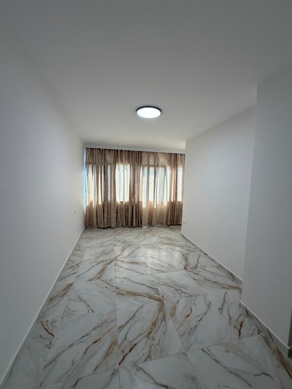 2+1, 4th floor elevator, Laprake, 600 thousand lek