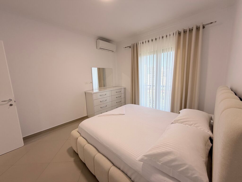 🏡 FOR RENT APARTMENT 1+1 – GREEN CITY, ASTIR  📍 Location: Green City, Astir 🏢 Floor: 2 🛗 New building with elevator 🛏️ Typology 1+1 💰 Price: 55,000 lek/month  Apartment located in a highly sought and accessible area.  📞 For more information or for a visit, contact privately.