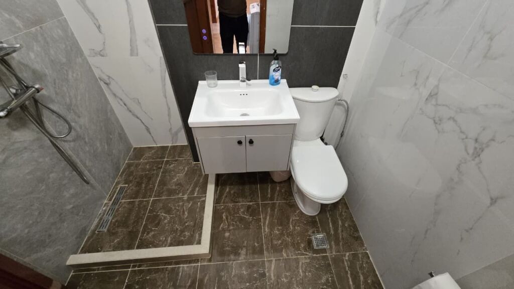 Apartament me qera 2+1 perballe Tajvanit  ID 5532