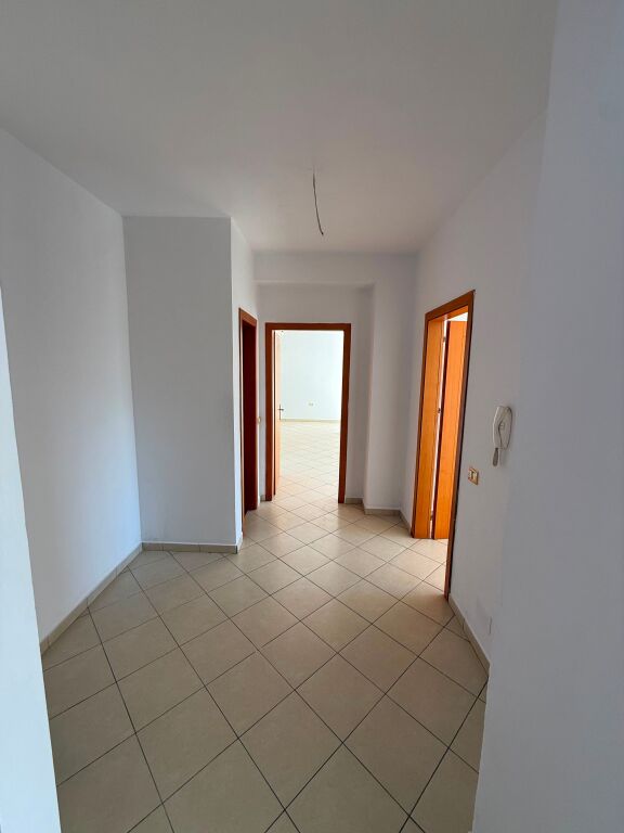 Apartament 2+1 per shitje ne astir