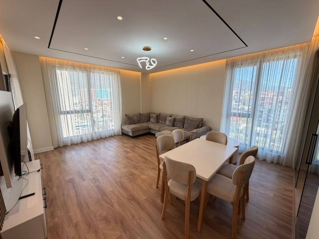 Jepet me qera 3+1+2  Adresa : Porcelan Kompleksi Erli  Kati 6  E mobiluar  Cmimi 1000€