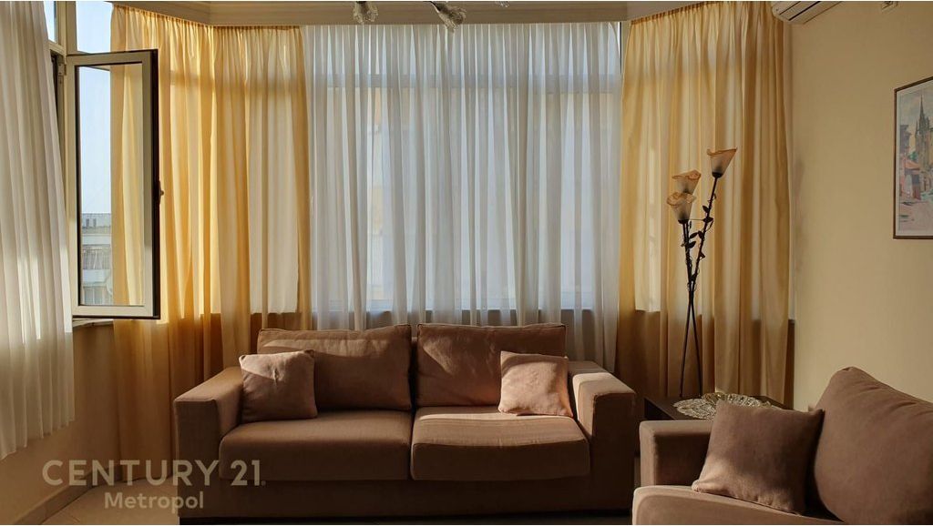 For rent 2+1 Paris Commune