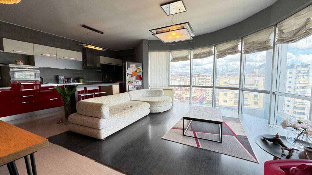 2+1 apartment for rent at Komuna e Parisit!