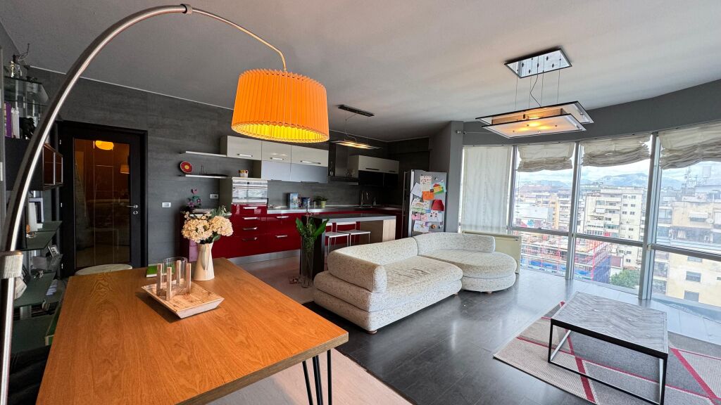 2+1 apartment for rent at Komuna e Parisit!
