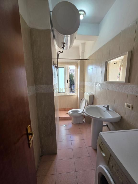 SHITET APARTAMENT 1+1 NE PORCELAN MBRAPA (U.E.T)