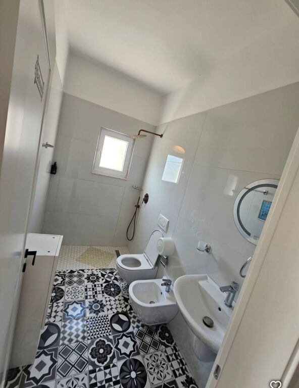 Baza Hostel Berat – Biznes &amp; Pronë për Shitje – 24 Shtrat