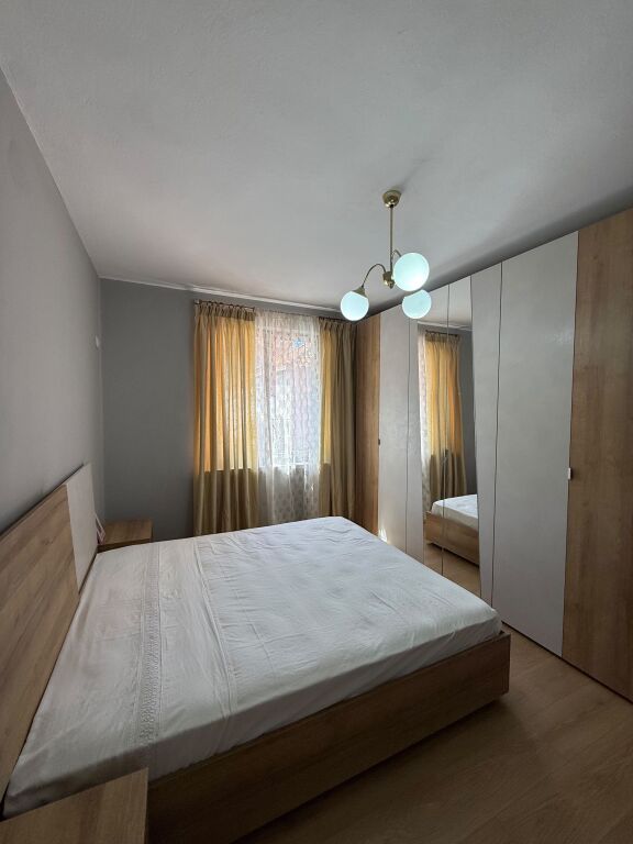 Apartament per qira tek komuna e parisit cmimi 700 Euro