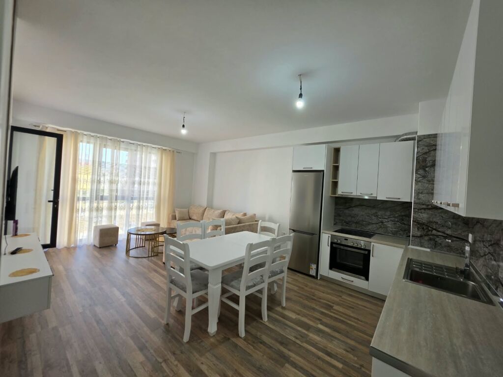🏡 Appartamento 2+1 in affitto  📍Astir, Complesso Urban Gate   🏢 2° piano  🛗 Con ascensore ✅️ Mai abitato prima  📐 Superficie: 75m²  💰 Prezzo: 50.000 Lek / Mese (amministrazione inclusa)