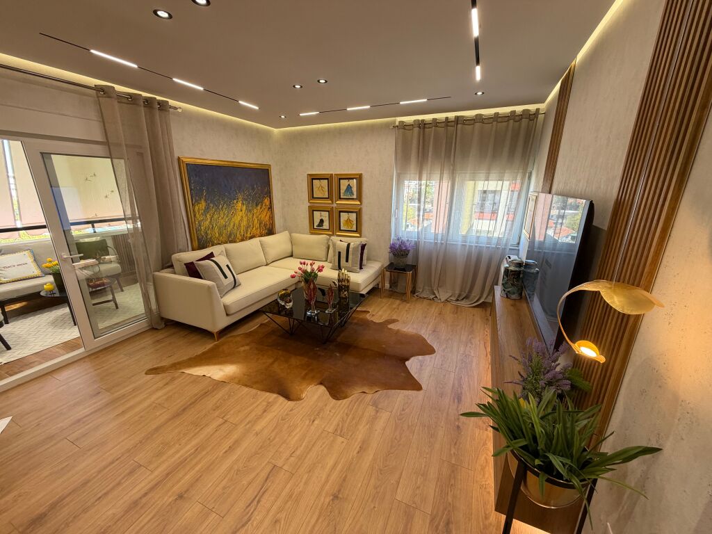 Shitet Apartament 2+1  Adresa : Zogu i Zi fillimi Rruges Don Bosko  Kati 6  Siperfaqe 91 m2  Orjentim jug  Cmimi 259,000€