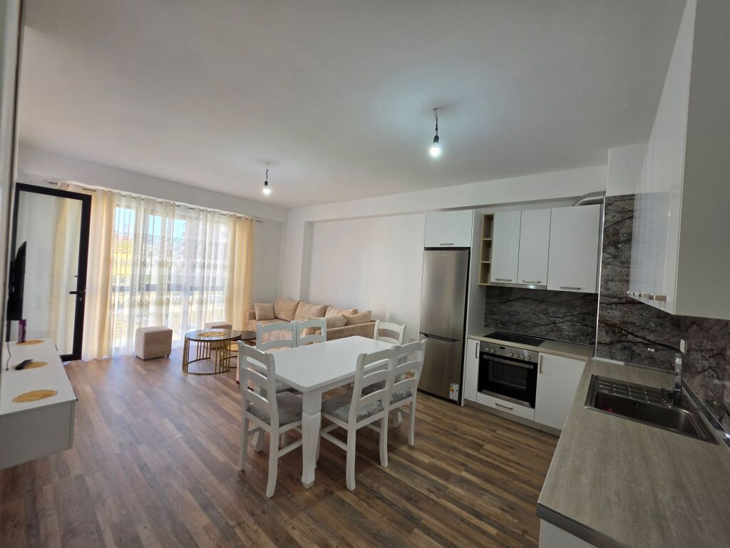 🏡 Apartament 2+1 me qera  📍Astir, Kompleksi Urban Gate  💰 Çmimi: 50.000 Lekë / Muaj (administrimi i përfshirë)  