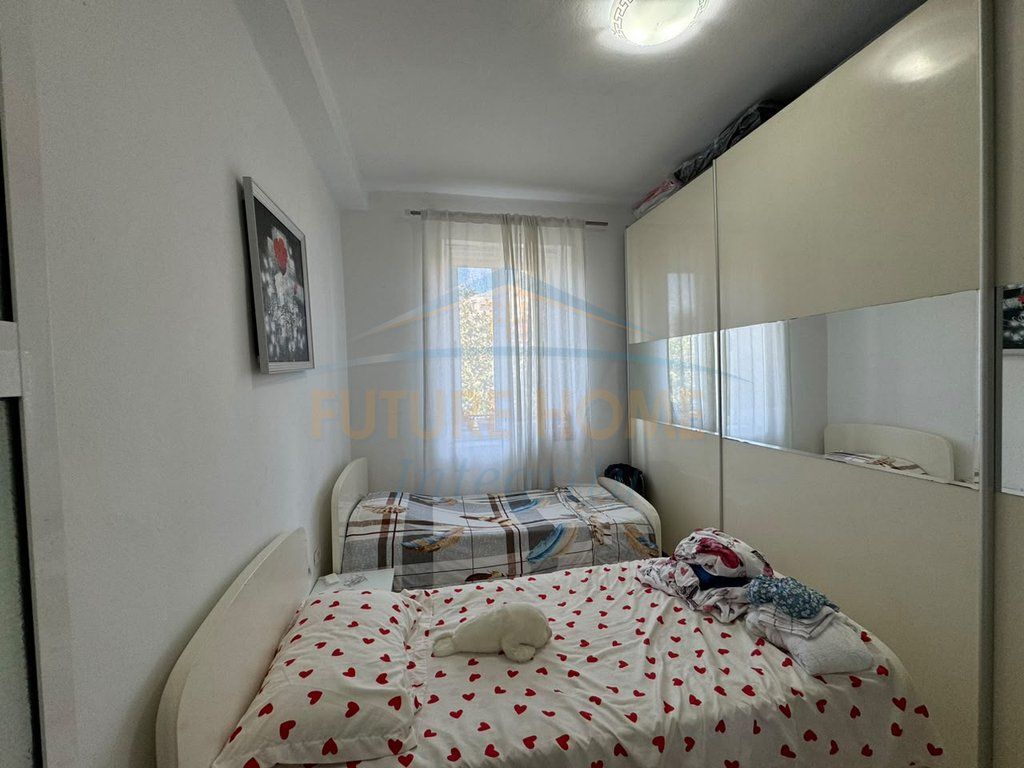 Shitet, Apartament 1+1, Bllok, Tiranë.