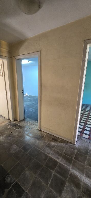 Shitet apartament 2+1, rruga e kavajes
