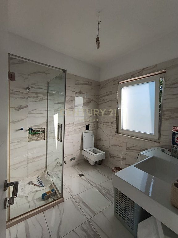Vilë Private 2 kateshe 3+1+2 me Qira në Kombinat | Oborr i Madh, Garazh dhe Privatësi Maksimale