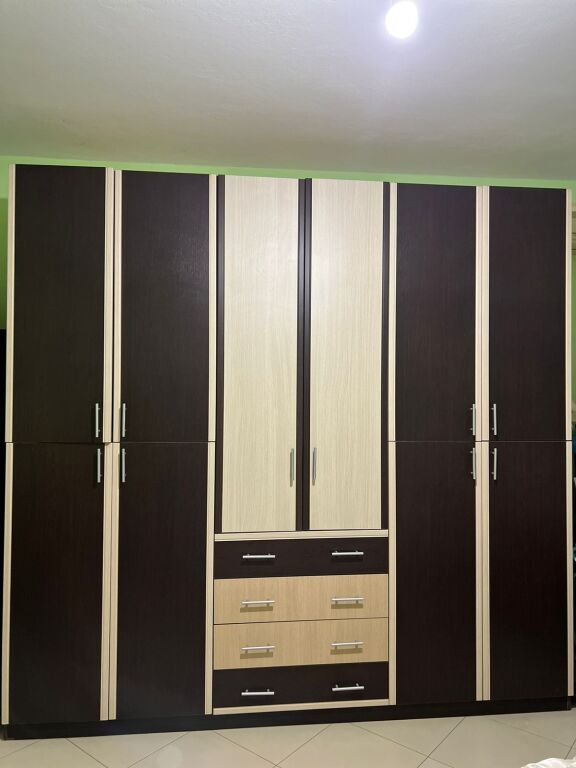 Jepet apartament me qera me aftat te gjate