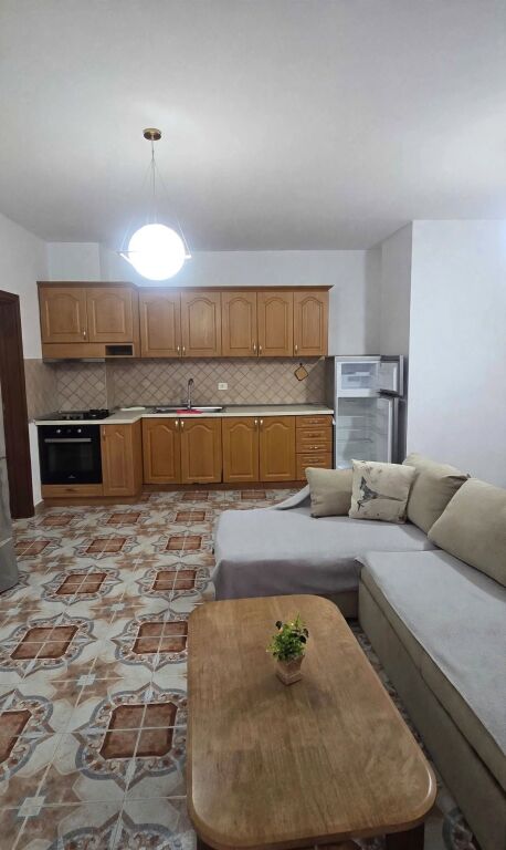 Apartament 1+1 me qira Rruga e Dibrës 550 mijë lekë