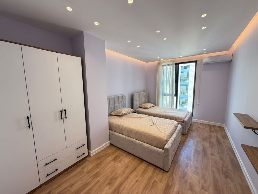 Jepet me qera 3+1+2  Adresa : Porcelan Kompleksi Erli  Kati 6  E mobiluar  Cmimi 1000€